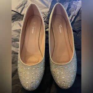 9 women’s. Gold shimmery dress shoes